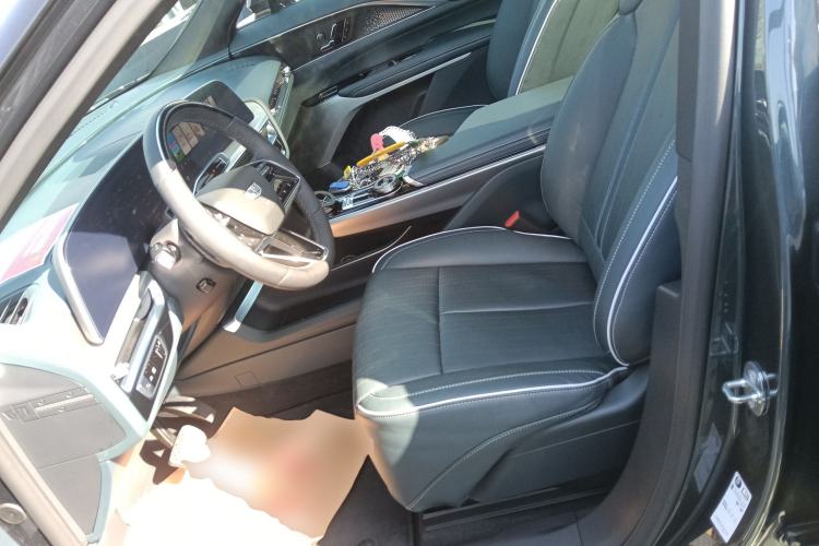 Used Cadillac LYRIQ 2022 Four-Wheel-Drive High-Performance Deluxe Edition Left Front Seat