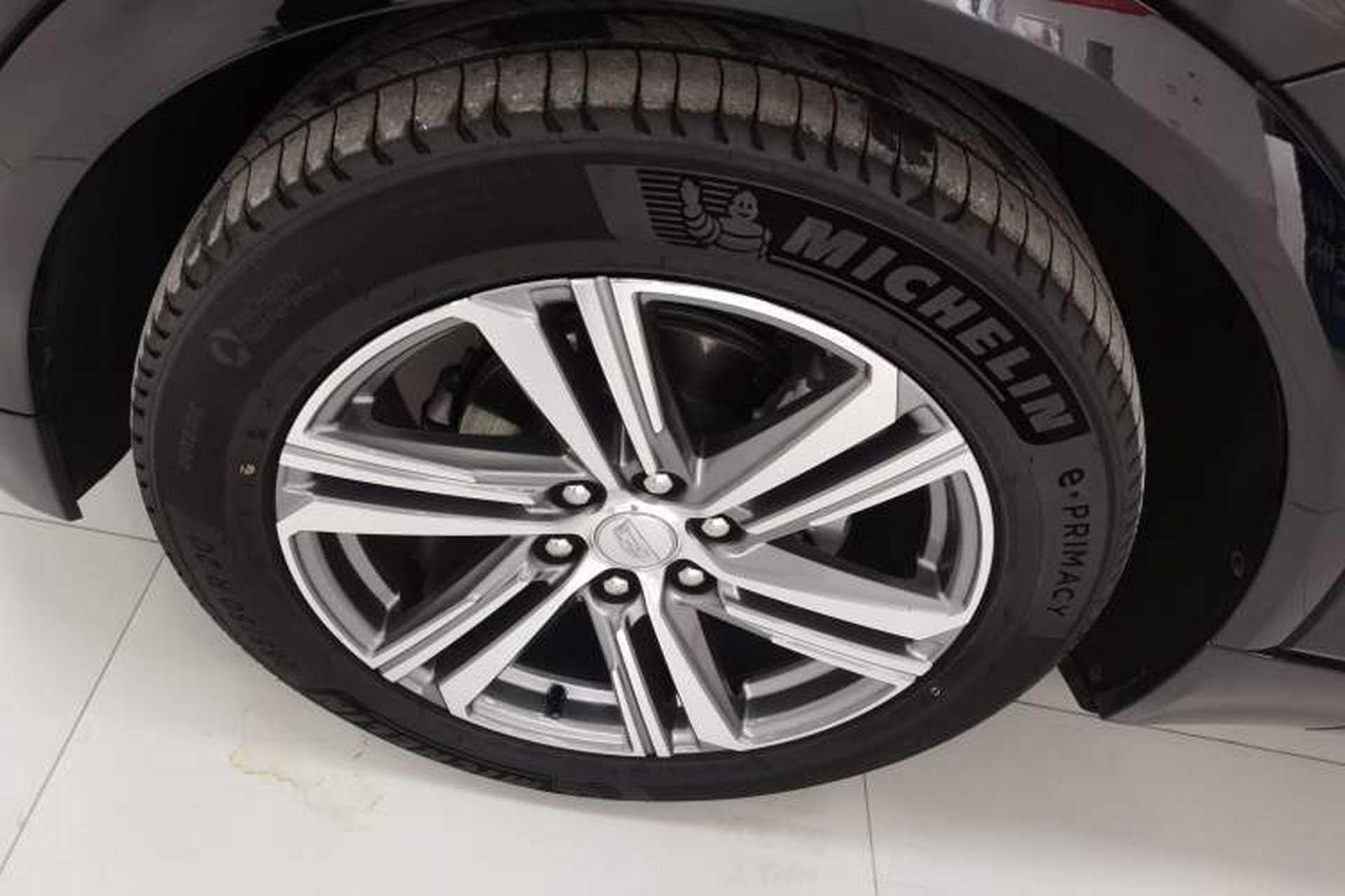 Used Cadillac LYRIQ 2022 Rear-Drive Long-Range Prestige Edition Left Front Wheel Hub