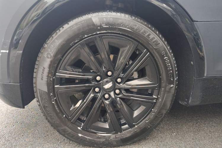 Used Cadillac LYRIQ 2022 Four-Wheel-Drive High-Performance Deluxe Edition Left Front Wheel Hub