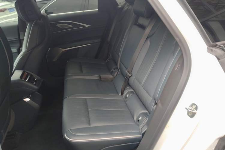 Used Cadillac LYRIQ 2022 Four-Wheel-Drive High-Performance Deluxe Edition Left Rear Seat