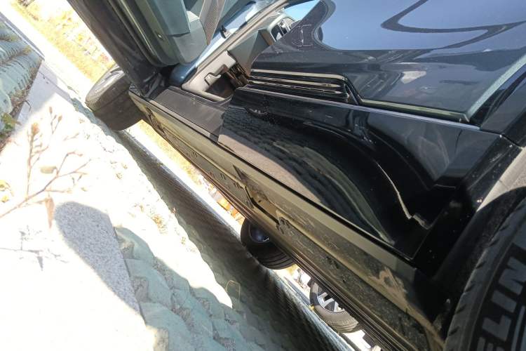 Used Cadillac LYRIQ 2022 Four-Wheel-Drive High-Performance Deluxe Edition Left Side Sill