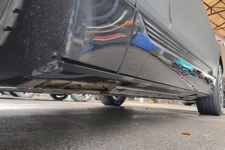 Used Cadillac LYRIQ 2022 Four-Wheel-Drive High-Performance Deluxe Edition Left Side Sill