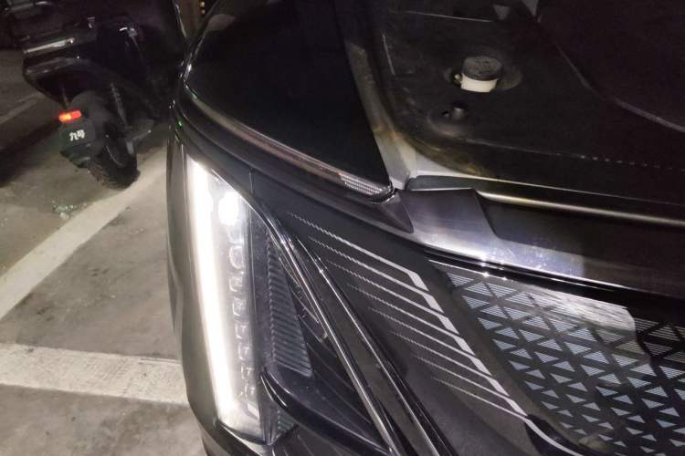 Used Cadillac LYRIQ 2022 Four-Wheel-Drive High-Performance Deluxe Edition Right Front Headlight