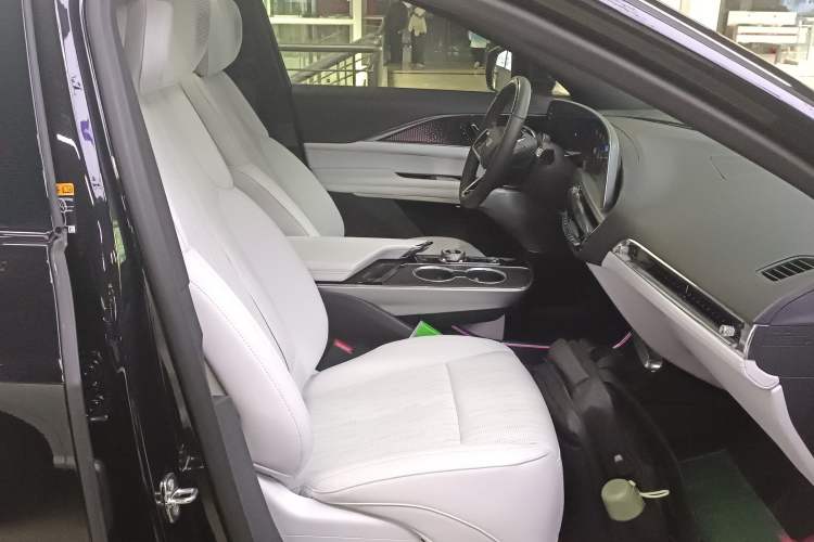 Used Cadillac LYRIQ 2022 Rear-Drive Long-Range Luxury Edition Right Front Seat