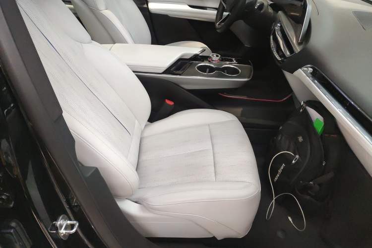 Used Cadillac LYRIQ 2022 Rear-Drive Long-Range Luxury Edition Right Front Seat