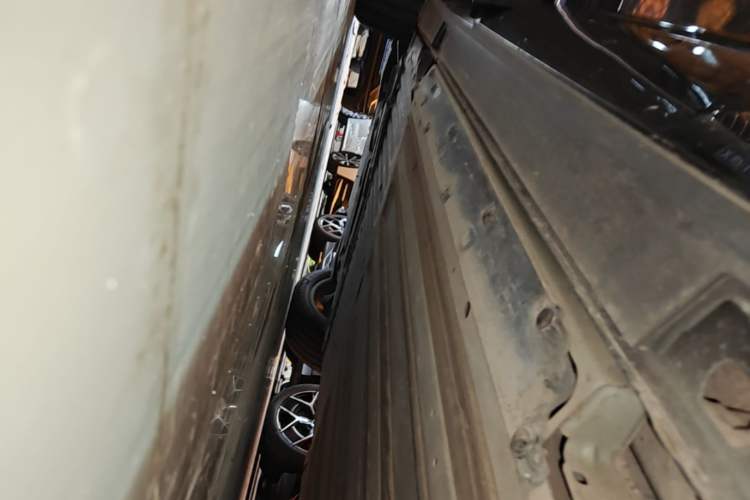 Used Cadillac LYRIQ 2022 Rear-Drive Long-Range Luxury Edition Right Side Sill