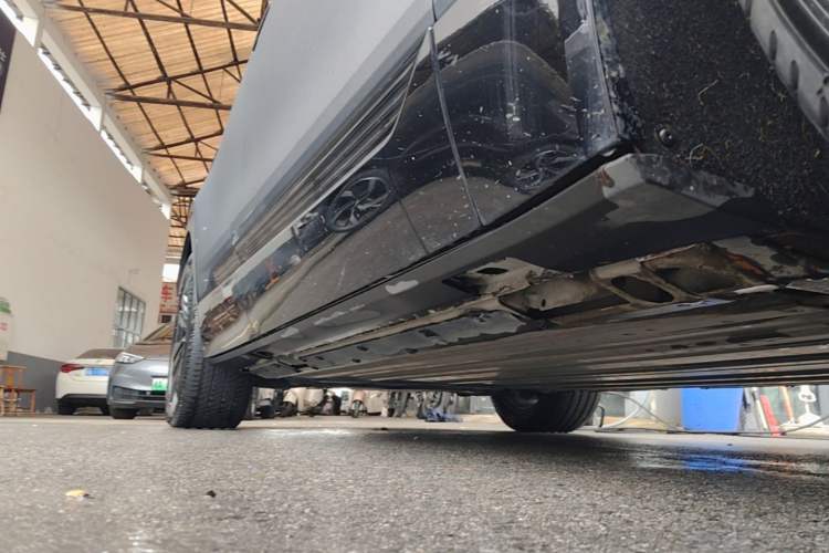 Used Cadillac LYRIQ 2022 Four-Wheel-Drive High-Performance Deluxe Edition Right Side Sill
