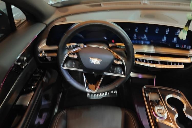 Used Cadillac LYRIQ 2022 Rear-Drive Long-Range Luxury Edition Steering Wheel