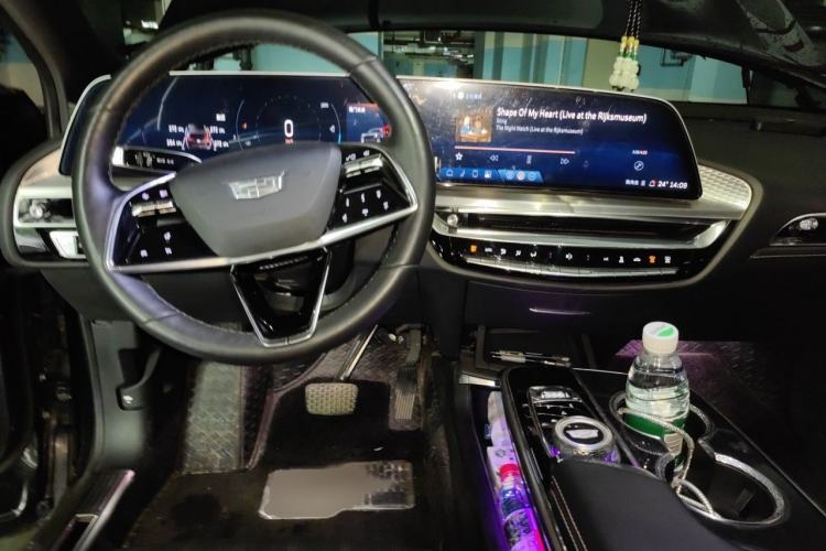 Used Cadillac LYRIQ 2022 Rear-Drive Long-Range Luxury Edition Steering Wheel