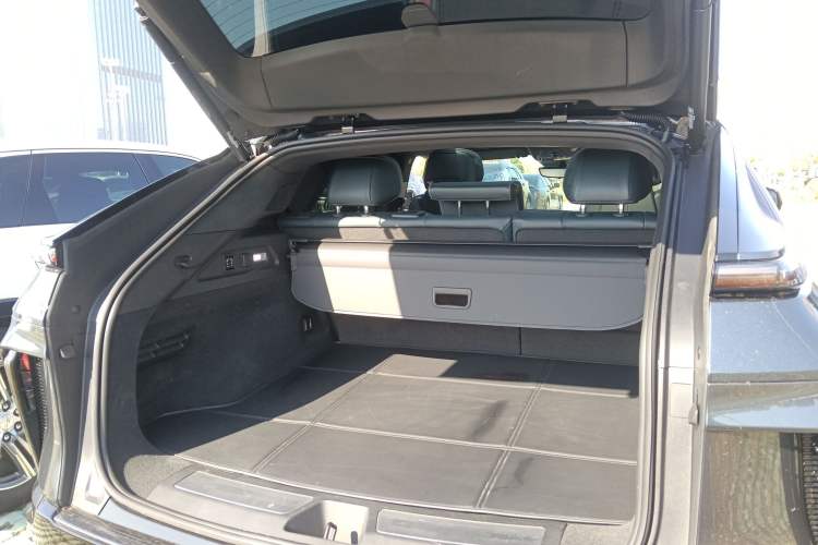 Used Cadillac LYRIQ 2022 Four-Wheel-Drive High-Performance Deluxe Edition Trunk