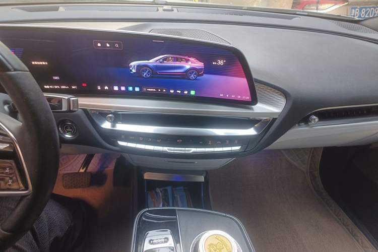 Used Cadillac LYRIQ 2022 Rear-Drive Long-Range Luxury Edition Audio And AC Panel