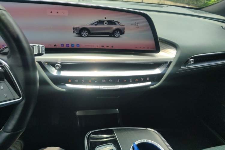 Used Cadillac LYRIQ 2022 Four-Wheel-Drive High-Performance Deluxe Edition Audio And AC Panel