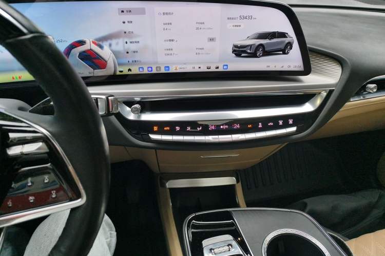 Used Cadillac LYRIQ 2022 Rear-Drive Long-Range Prestige Edition Audio And AC Panel