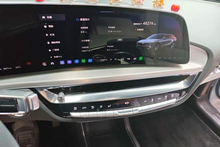 Used Cadillac LYRIQ 2022 Rear-Drive Long-Range Luxury Edition Audio And AC Panel