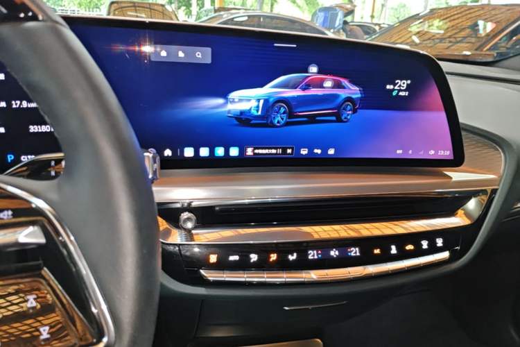 Used Cadillac LYRIQ 2022 Rear-Drive Long-Range Prestige Edition Audio And AC Panel