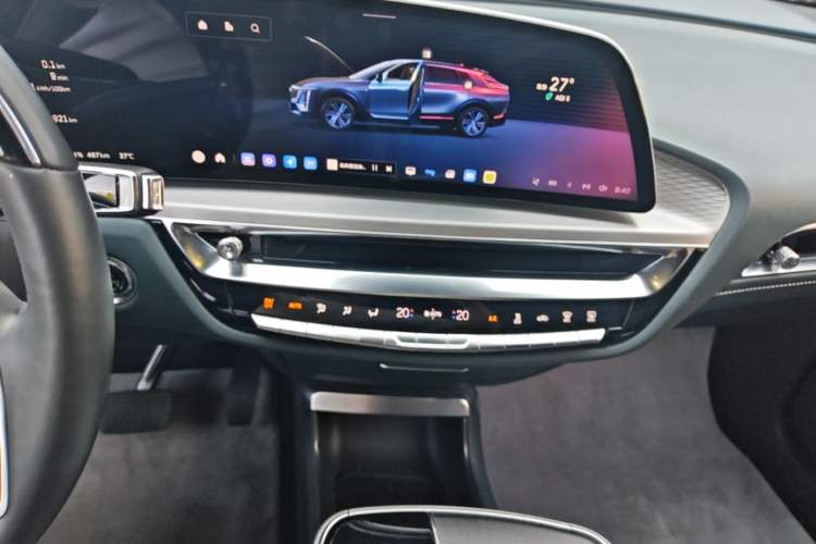 Used Cadillac LYRIQ 2022 Four-Wheel-Drive High-Performance Deluxe Edition Audio And AC Panel