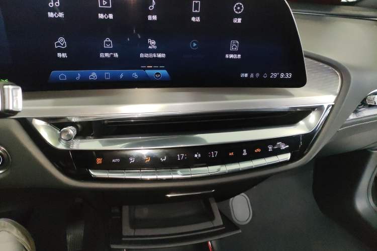 Used Cadillac LYRIQ 2022 Rear-Drive Long-Range Luxury Edition Audio And AC Panel