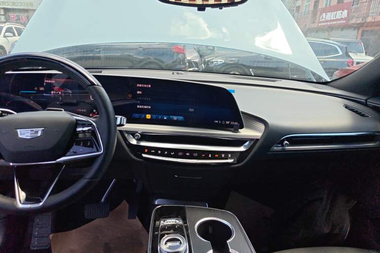 Used Cadillac LYRIQ 2022 Rear-Drive Long-Range Luxury Edition Audio And AC Panel