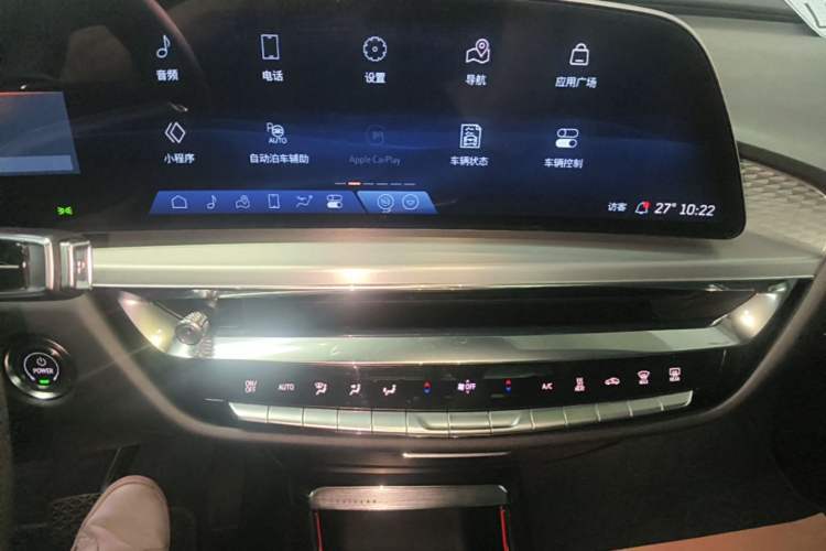 Used Cadillac LYRIQ 2022 Rear-Drive Long-Range Luxury Edition Audio And AC Panel