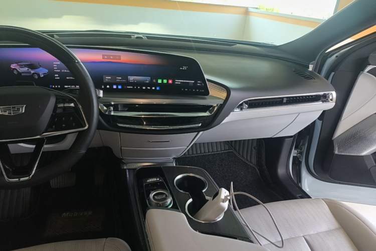 Used Cadillac LYRIQ 2022 Rear-Drive Long-Range Luxury Edition Audio And AC Panel