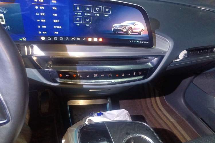 Used Cadillac LYRIQ 2022 Rear-Drive Long-Range Prestige Edition Audio And AC Panel