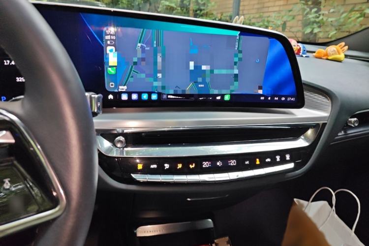 Used Cadillac LYRIQ 2022 Rear-Drive Long-Range Prestige Edition Audio And AC Panel