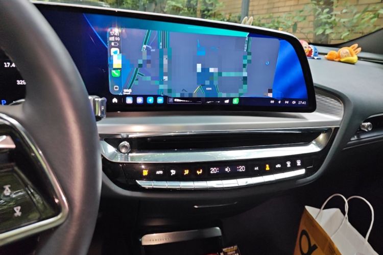 Used Cadillac LYRIQ 2022 Rear-Drive Long-Range Prestige Edition Audio And AC Panel