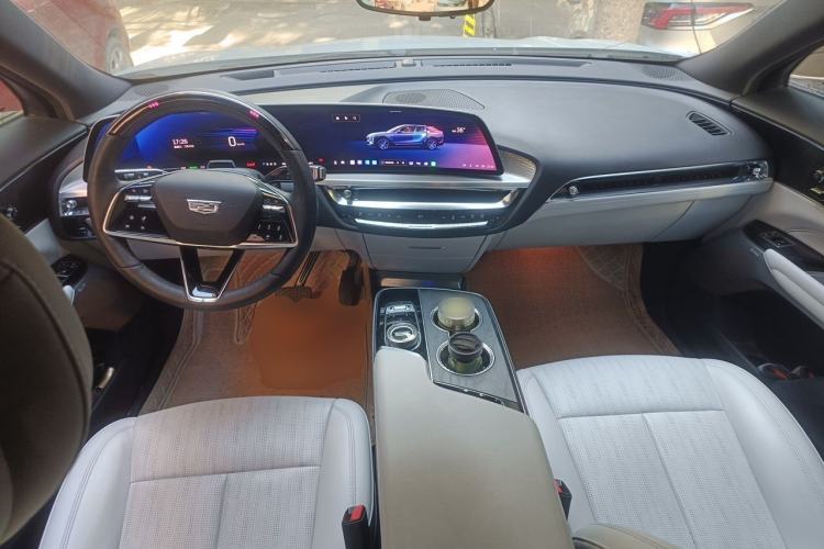 Used Cadillac LYRIQ 2022 Rear-Drive Long-Range Luxury Edition Center Console
