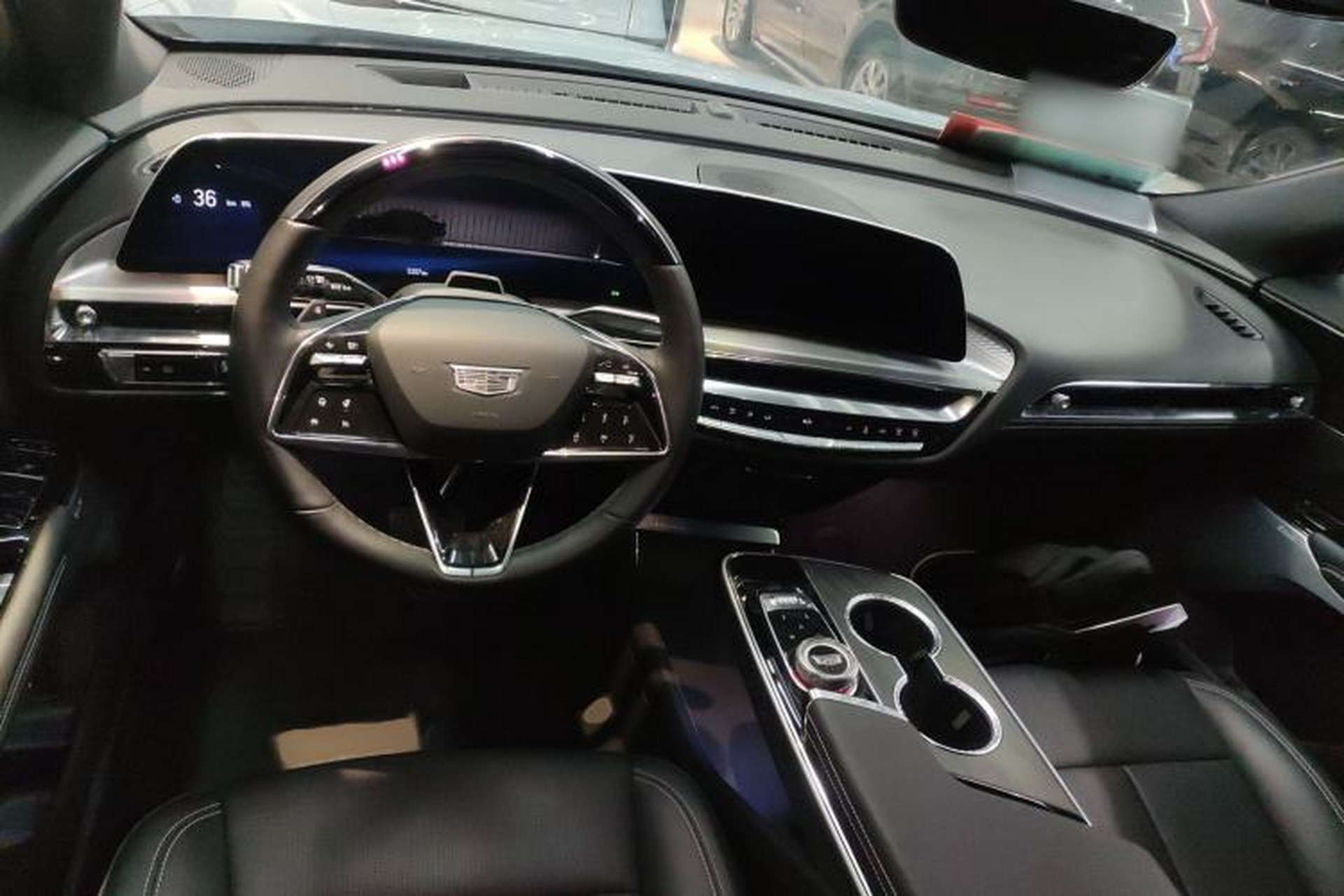Used Cadillac LYRIQ 2022 Rear-Drive Long-Range Luxury Edition Center Console