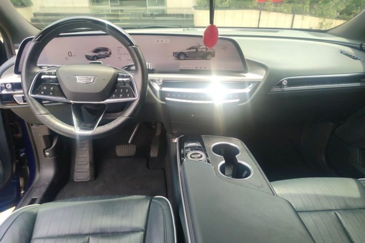 Used Cadillac LYRIQ 2022 Four-Wheel-Drive High-Performance Deluxe Edition Center Console