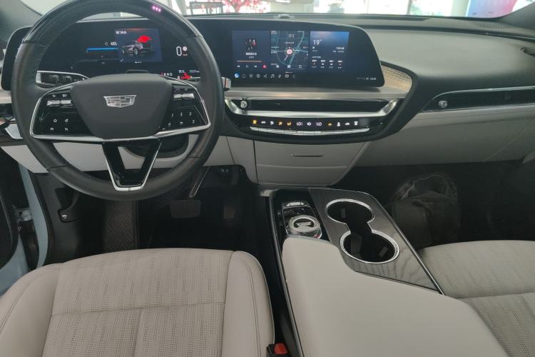 Used Cadillac LYRIQ 2022 Rear-Drive Long-Range Luxury Edition Center Console