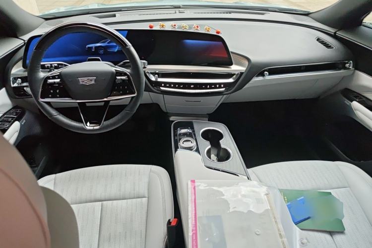 Used Cadillac LYRIQ 2022 Rear-Drive Long-Range Luxury Edition Center Console