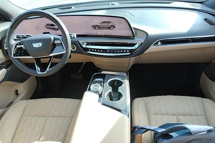 Used Cadillac LYRIQ 2022 Rear-Drive Long-Range Prestige Edition Center Console