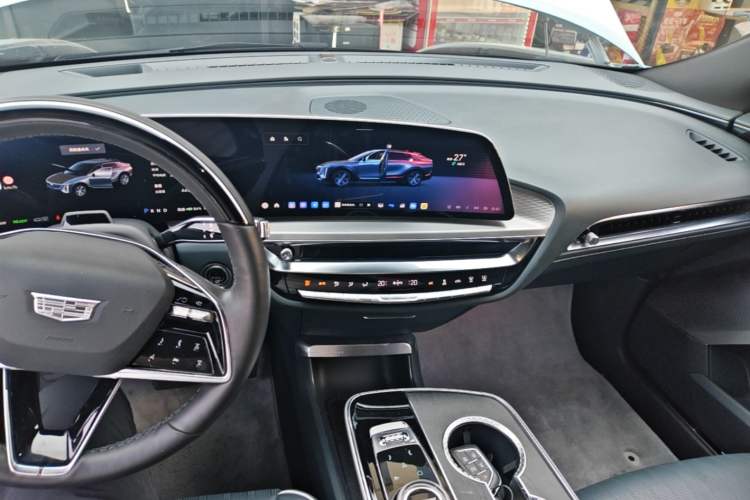 Used Cadillac LYRIQ 2022 Four-Wheel-Drive High-Performance Deluxe Edition Center Console