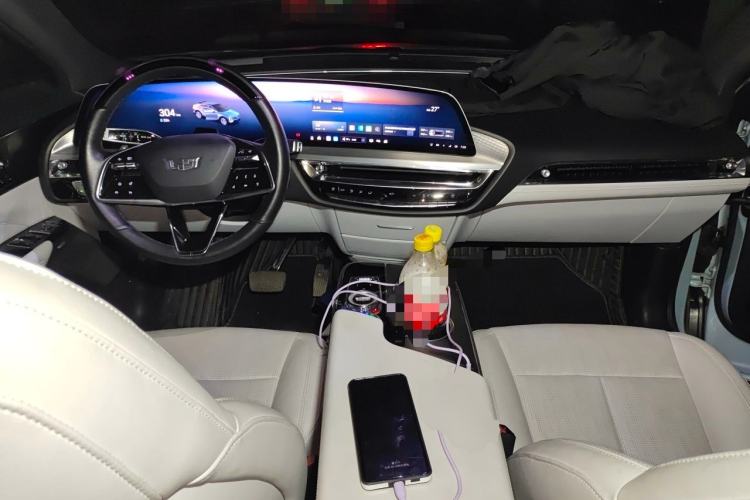 Used Cadillac LYRIQ 2022 Rear-Drive Long-Range Luxury Edition Center Console