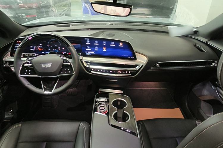 Used Cadillac LYRIQ 2022 Rear-Drive Long-Range Luxury Edition Center Console
