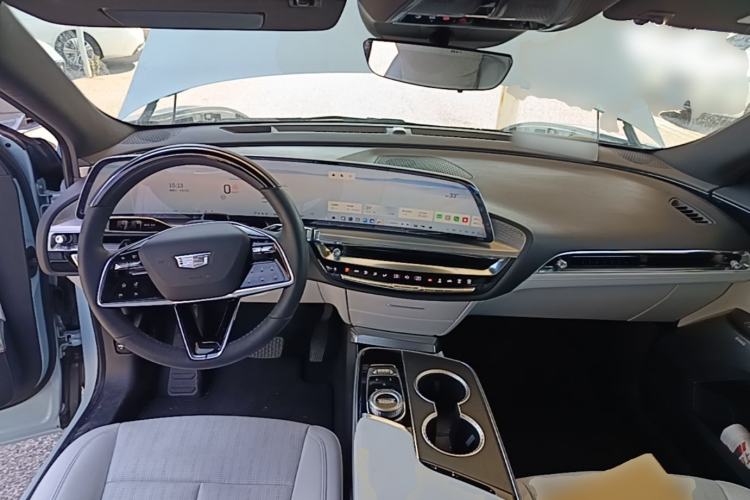 Used Cadillac LYRIQ 2022 Rear-Drive Long-Range Luxury Edition Center Console