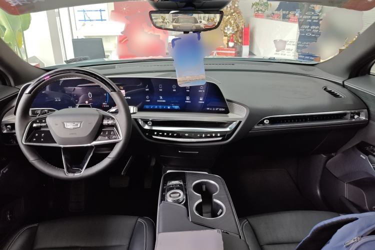 Used Cadillac LYRIQ 2022 Rear-Drive Long-Range Luxury Edition Center Console