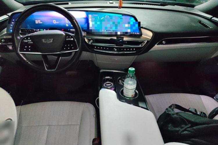 Used Cadillac LYRIQ 2022 Rear-Drive Long-Range Luxury Edition Center Console
