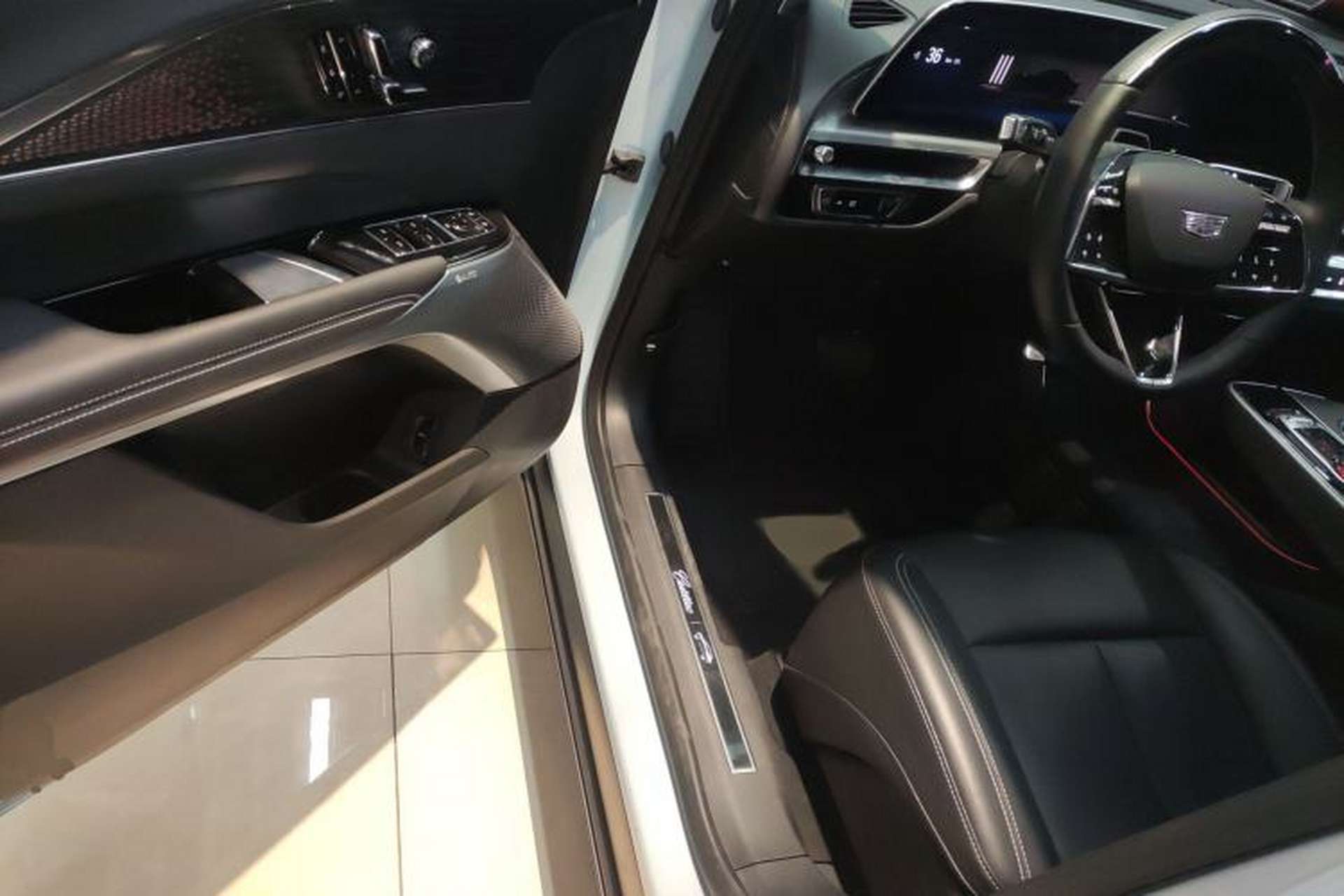 Used Cadillac LYRIQ 2022 Rear-Drive Long-Range Luxury Edition Driver Seat