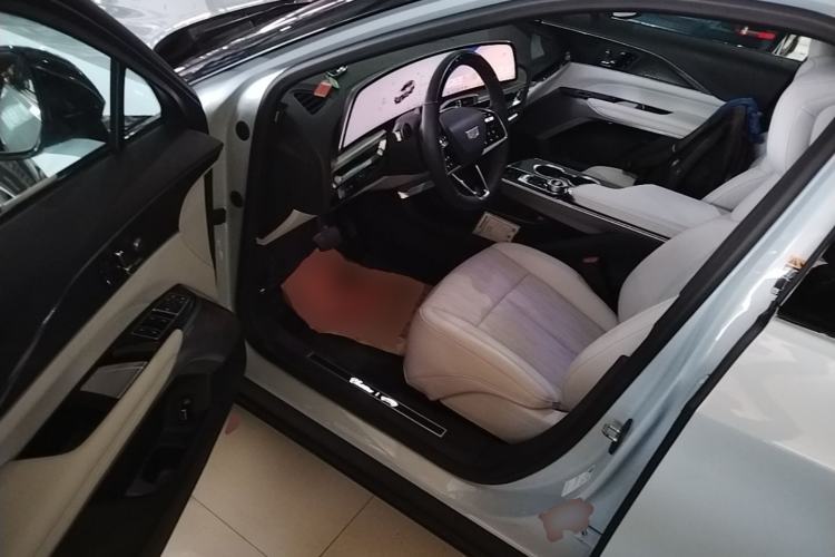 Used Cadillac LYRIQ 2022 Rear-Drive Long-Range Luxury Edition Driver Seat