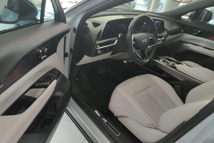 Used Cadillac LYRIQ 2022 Rear-Drive Long-Range Luxury Edition Driver Seat