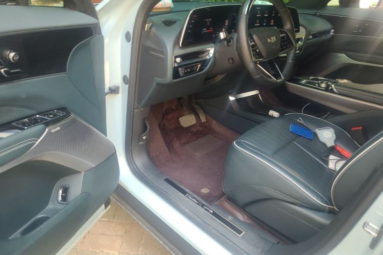 Used Cadillac LYRIQ 2022 Four-Wheel-Drive High-Performance Deluxe Edition Driver Seat