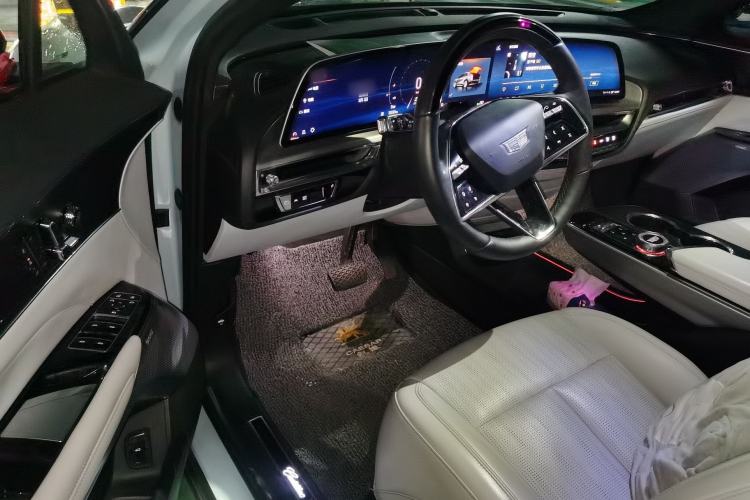 Used Cadillac LYRIQ 2022 Rear-Drive Long-Range Luxury Edition Driver Seat