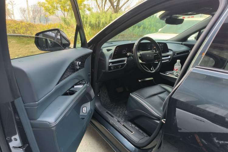 Used Cadillac LYRIQ 2022 Rear-Drive Long-Range Prestige Edition Driver Seat