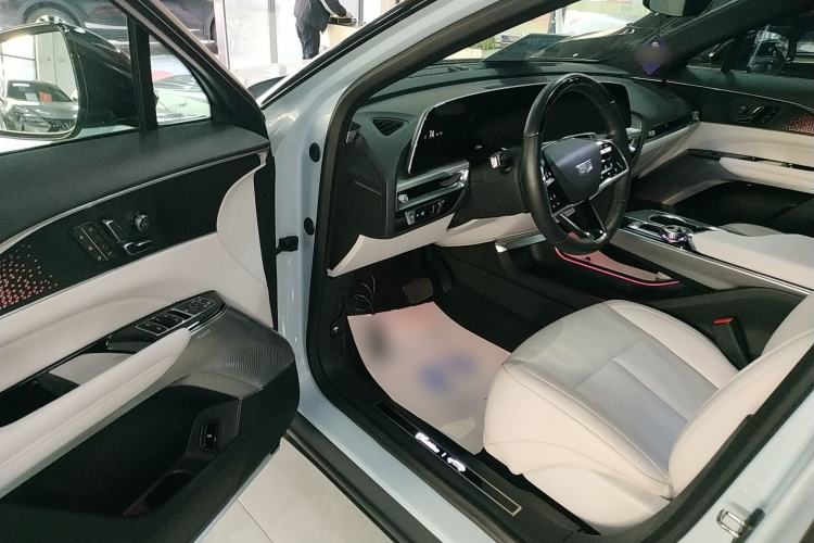 Used Cadillac LYRIQ 2022 Rear-Drive Long-Range Luxury Edition Driver Seat