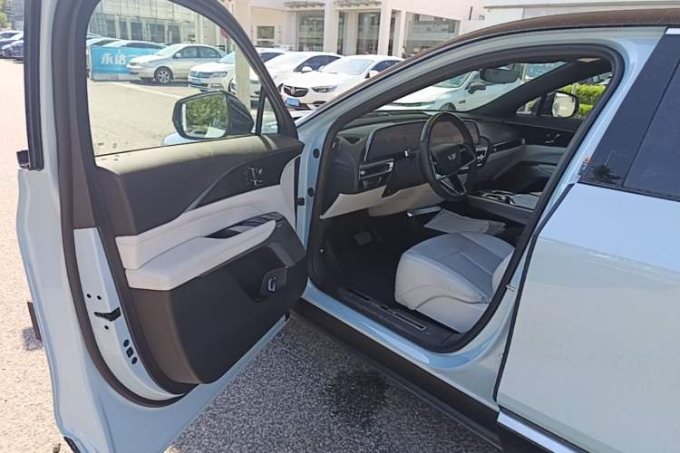 Used Cadillac LYRIQ 2022 Rear-Drive Long-Range Luxury Edition Driver Seat