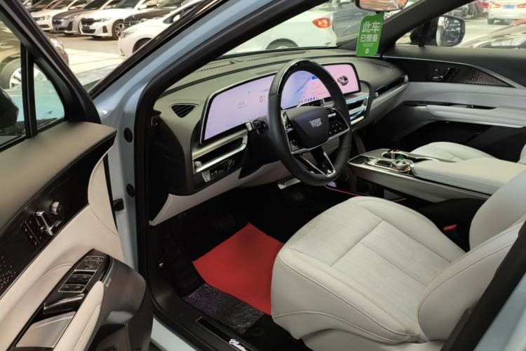 Used Cadillac LYRIQ 2022 Rear-Drive Long-Range Luxury Edition Driver Seat