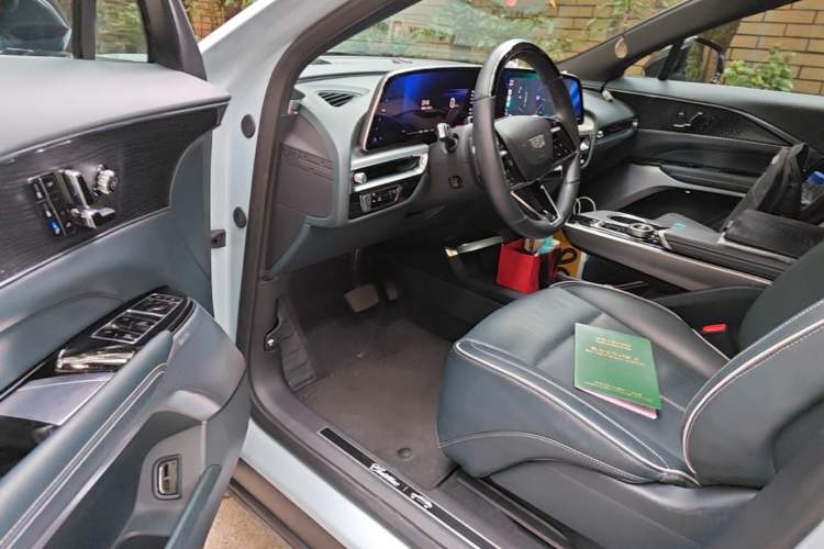 Used Cadillac LYRIQ 2022 Rear-Drive Long-Range Prestige Edition Driver Seat