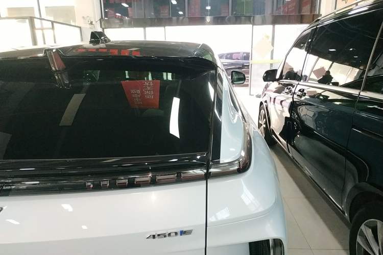Used Cadillac LYRIQ 2022 Rear-Drive Long-Range Luxury Edition Exterior 2